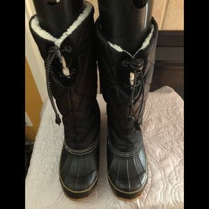 Khombu duckie snow boots